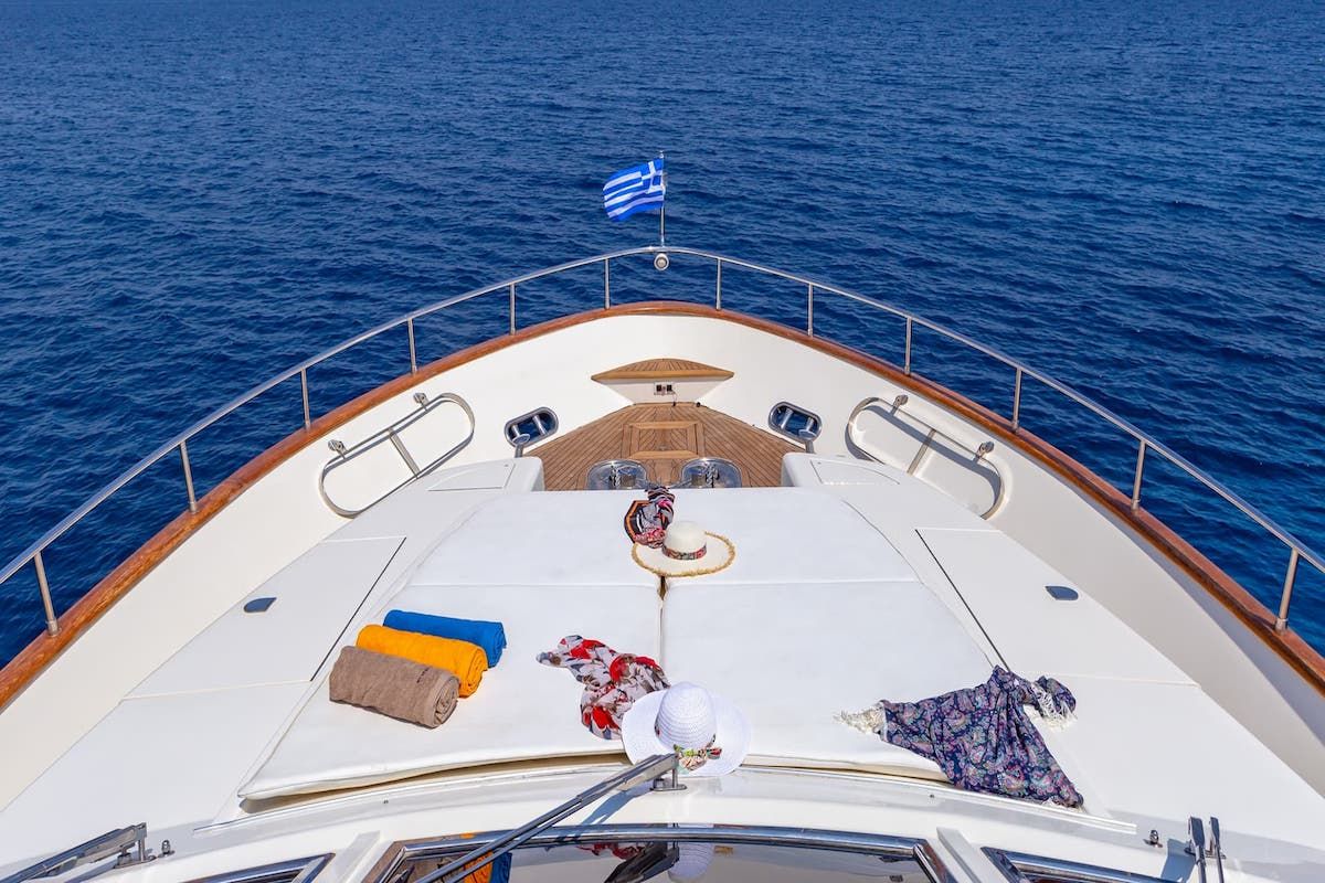 yacht charter santorini